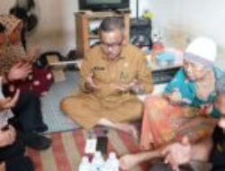 Jenguk Nenek Halimah, Jefridin Beri Motivasi, Doa dan Semangat