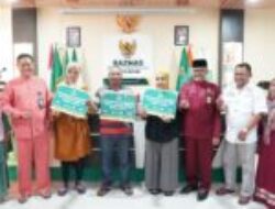 Jefridin Serahkan Bantuan Modal Usaha Untuk Pedagang Rujak BMC Seraya
