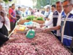 Pastikan Harga dan Persediaan Bahan Pokok Aman, Jefridin Sidak Ke Toss 3000 dan Gudang Bulog